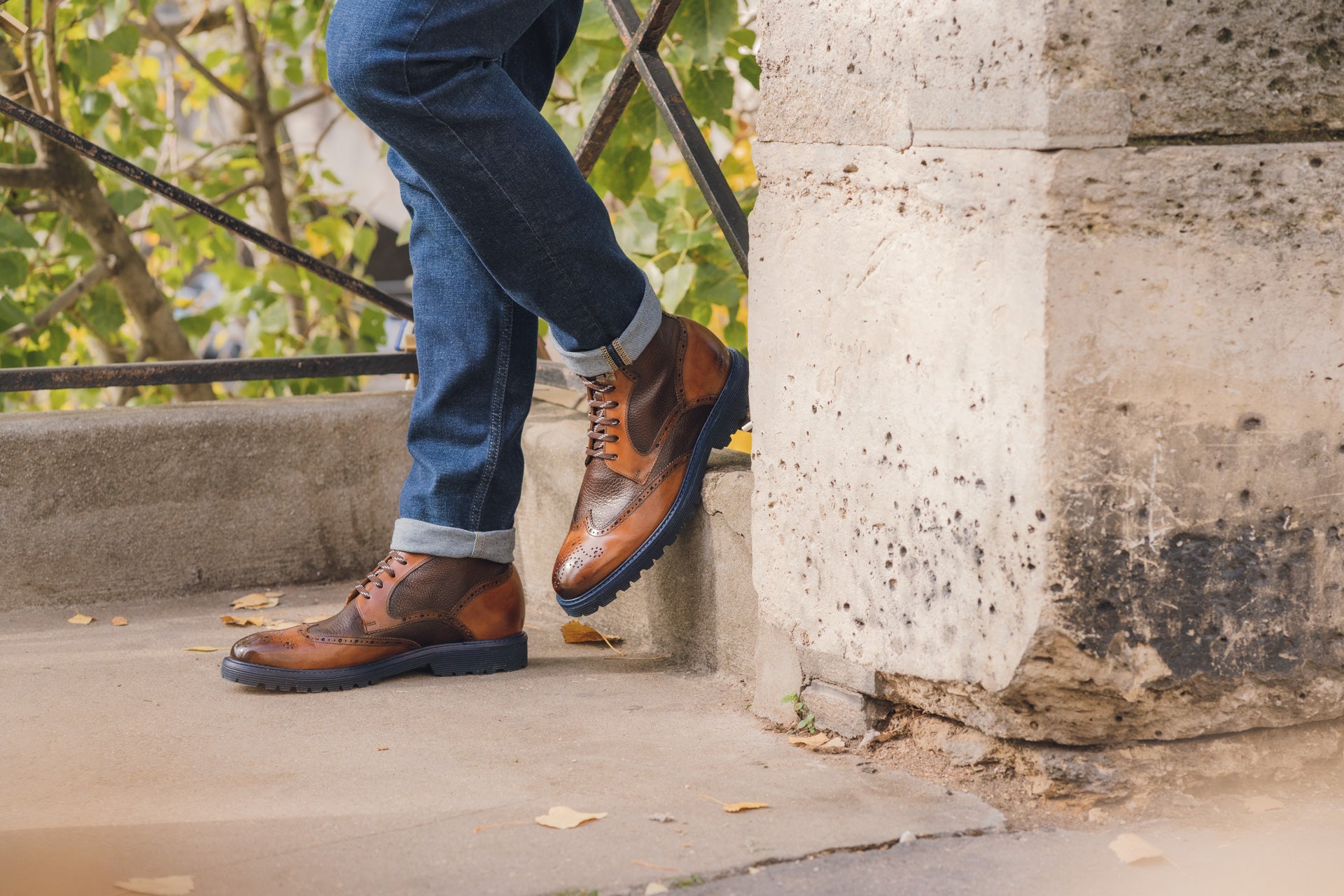 Hiking boots Homme : comment les porter avec style cet hiver