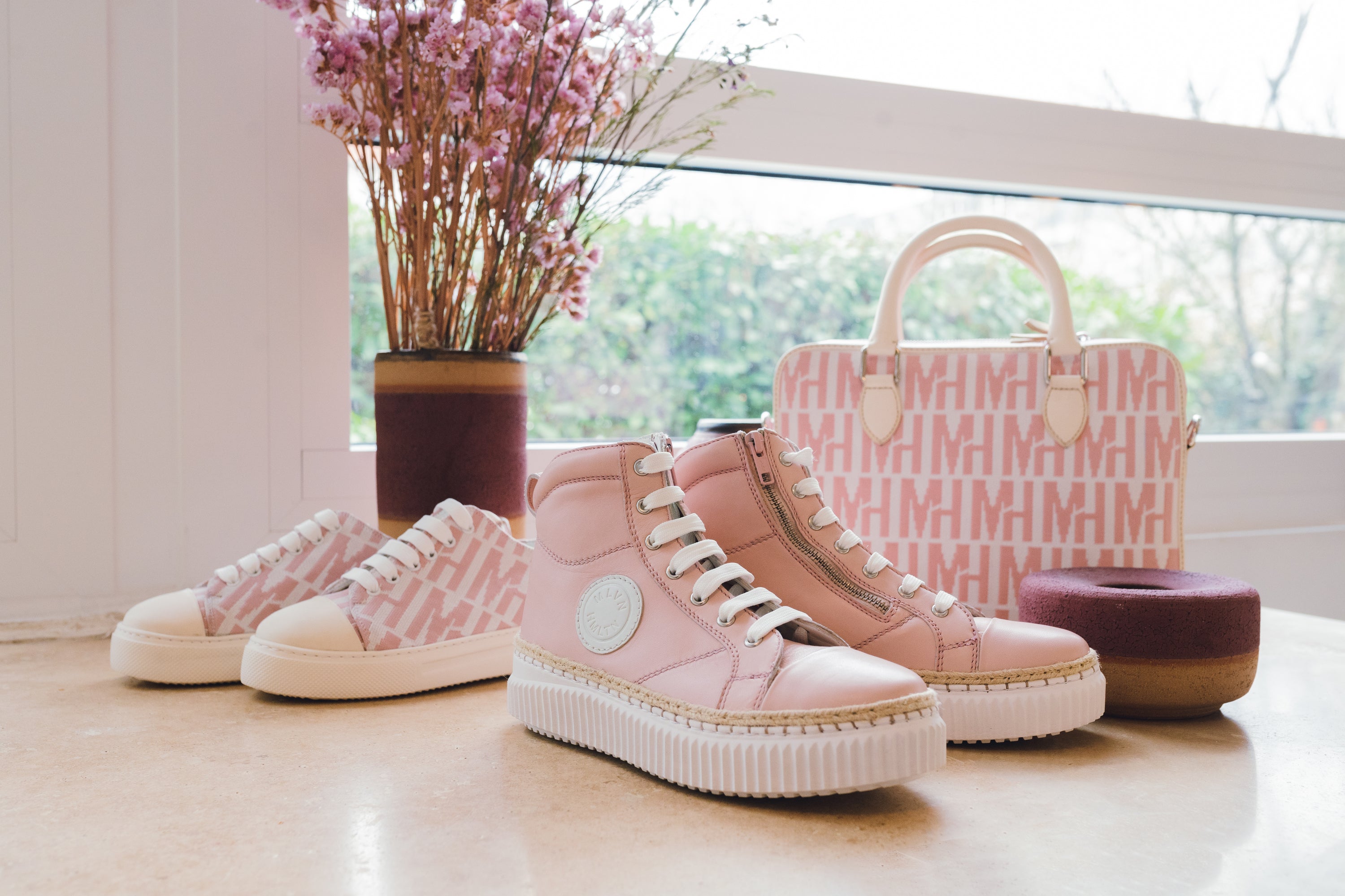 Sneakers Femme et Sac à main pastels Melvin & Hamilton